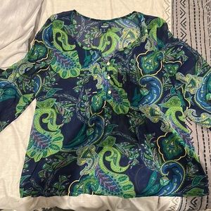 Old navy chiffon 3/4 sleeve blouse. Large. . Navy/green paisley floral design.